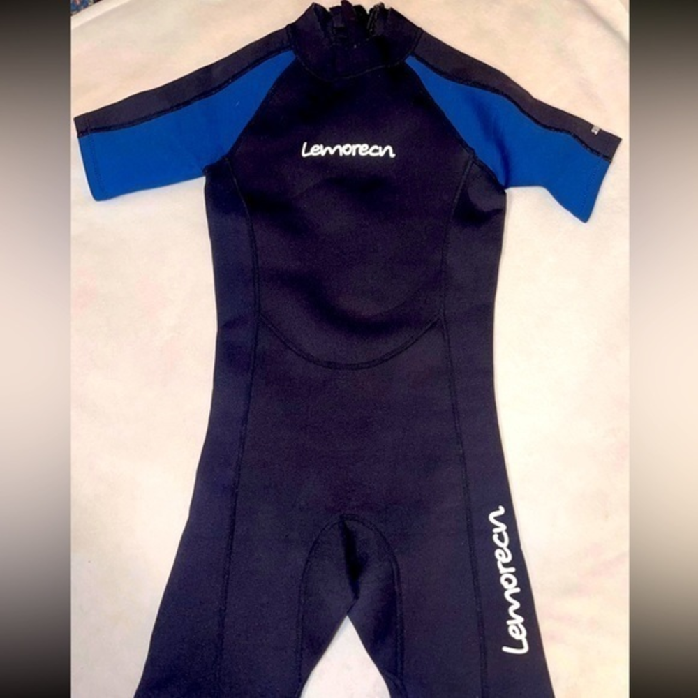 Gently used‎ Lemorecn Wetsuit